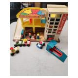 Fisher Price Parking ramp/service center