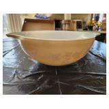 Pyrex Sandalwood Ivy Cinderella bowl