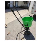 lawn fertilizer spreader