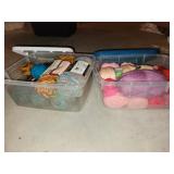small totes, lids, yarn