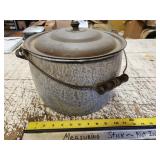 Graniteware bucket and lid, with handle