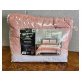 NEW Amor & Amore three-piece reversible comforter