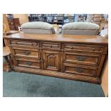 Vintage Drexel 9-drawer dresser with dual