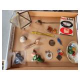 Assortment vintage collectibles Assortment vintage collectibles