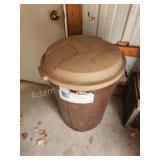 Rubbermaid roughneck 32 gallon trash can with lid Rubbermaid roughneck 32 gallon trash can with lid