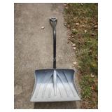 Suncast ergonomic snow shovel Suncast ergonomic snow shovel