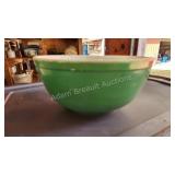 Vintage green Pyrex mixing bowl Vintage green Pyrex mixing bowl