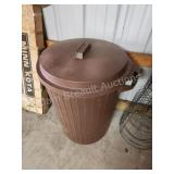 Rubbermaid 32 gallon trash can with lid Rubbermaid 32 gallon trash can with lid