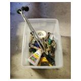 Tote of assorted lawn and garden items - water Tote of assorted lawn and garden items - water
