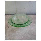 Vintage 11 in green depression glass 3-footed Vintage 11 in green depression glass 3-footed