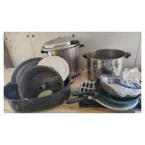 Assorted kitchen pans and cookware Assorted kitchen pans and cookware