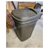 Rubbermaid 30 gallon rolling plastic trash can Rubbermaid 30 gallon rolling plastic trash can