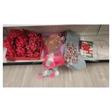 Gift bows, stockings, gift bags, luminarie bags