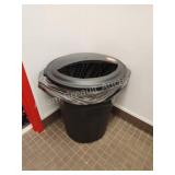 20 gallon trash can with lid