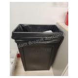 Rubbermaid Slimline 23 gallon narrow trash can