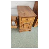 Oak single drawer, single door end table