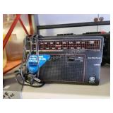 Vintage General Electric FM AM personal portable