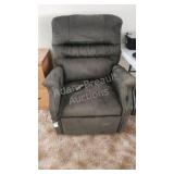 Green electric recliner, ideal for garage or deer