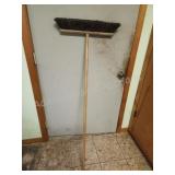 24 inch push broom