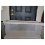 Rubbermaid 95 quart latchables Clearview storage