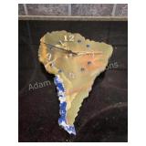 Fascinating souvenir wall clock made of natural