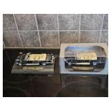 2 Signature Models 1:32 scale die-cast replica of