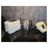 3 kitchen appliances - KitchenAid 2-slice toaster,