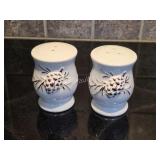 Vintage 1980s Winter Pinecone salt pepper shaker
