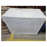 GE chest freezer, works, just needs cleaned up,