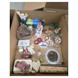 Box lot miscellaneous household decor