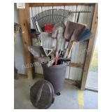Rubbermaid roughneck 32 gallon rolling trash can