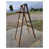 Davidson 6 ft wooden step ladder