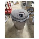 20 gallon Rubbermaid roughneck trash can