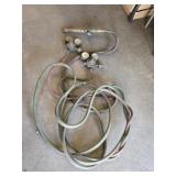 Dual rubber gas hoses, pressure regulators and