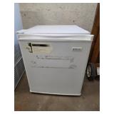 Magic chef cube refrigerator, 1.7 cubic feet