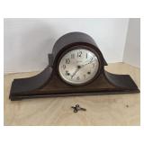 Vintage slSessions wind up mantle clock with key,
