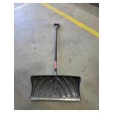 Suncast 24-in steel core snow shovel