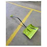 Suncast steel core 18-in combo blade snow shovel