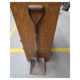 Hardwood handle landscaping flat nose shovel