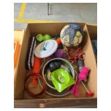 Box lot miscellaneous pet