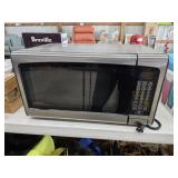Danby Designer stainless steel microwave, 1000