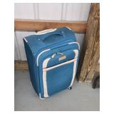 Jessica Simpson 22 inch roller four wheeled