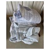 Box lot miscellaneous linens