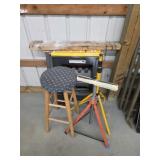 Miscellaneous garage lot - 3 plastic sawhorses,