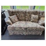 VINTAGE FLORAL PRINT LOVESEAT