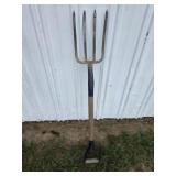 WOOD HANDLE LANDSCAPING FORK