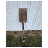 VINTAGE WOOD HANDLE FLAT NOSE SHOVER