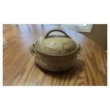 VINTAGE DECORATIVE COVERED POTTERY DISH