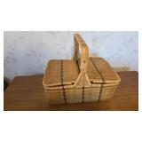 VINTAGE FLIP TOP WICKER WOVEN PICNIC BASKET
