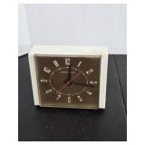 Vintage GE electric clock, works